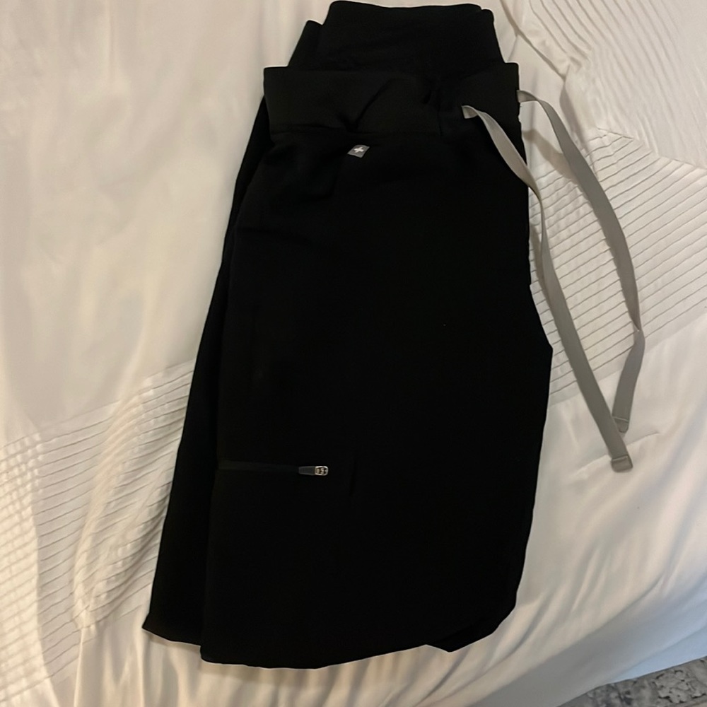 Figs Zamora joggers in black